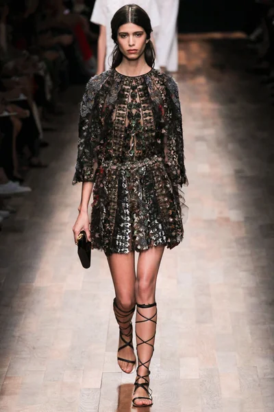 Look 27